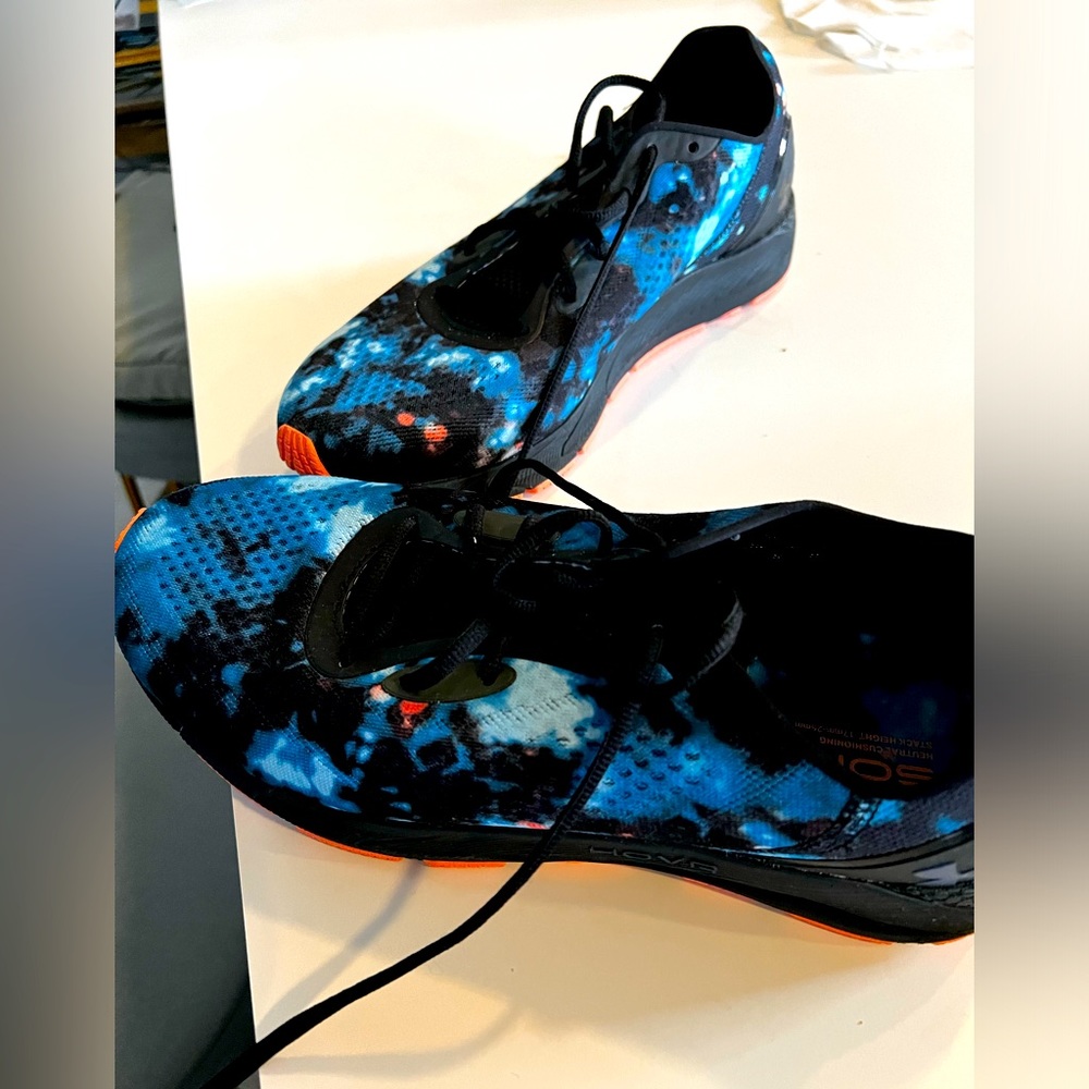 Men’s size 12 Under Amour running shoe with blue tooth.